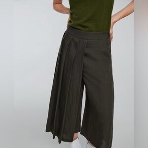 Zara Culottes with Pleated Detail Trousers in Dark Olive - Like New - Size M